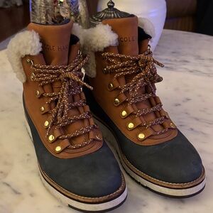 Cole Haan Women's Tan and Navy blue Winter ankle Boots 6.5